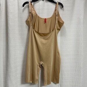 Spanx Thinstincts 2.0 Open-Bust Mid-Thigh Bodysuit Champagne Beige Shapewear EUC